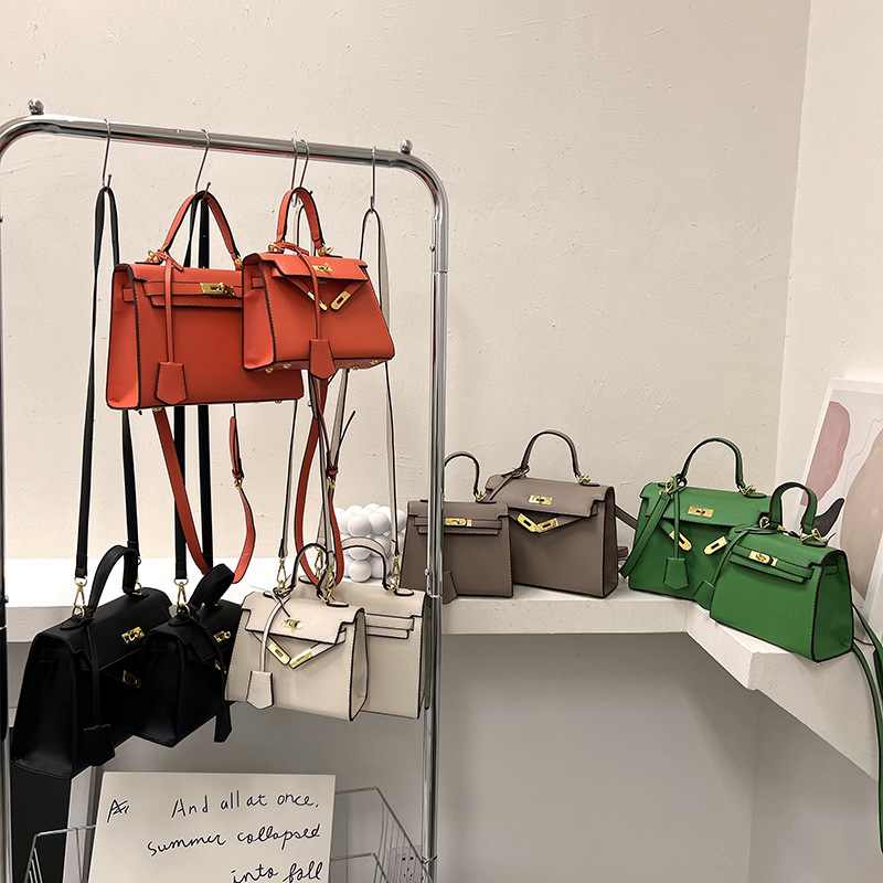 인터넷 연예인 고급 핸드백 2025 새로운 대용량 자갈 켈리 백금 가방 어깨 여성 가방 가방 배치