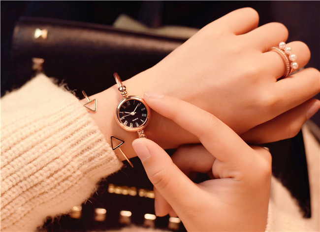 2024 Nuovo orologio da polso vintage fresco per studentesse, minimalista, compatto e con cinturino sottile_voghion.com