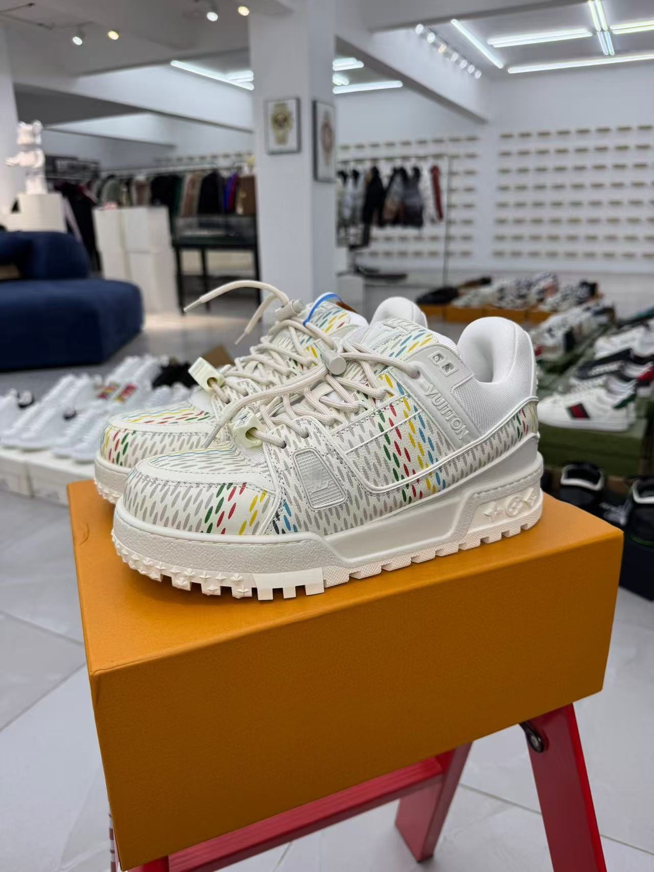 Consult customer service to see real shots 12