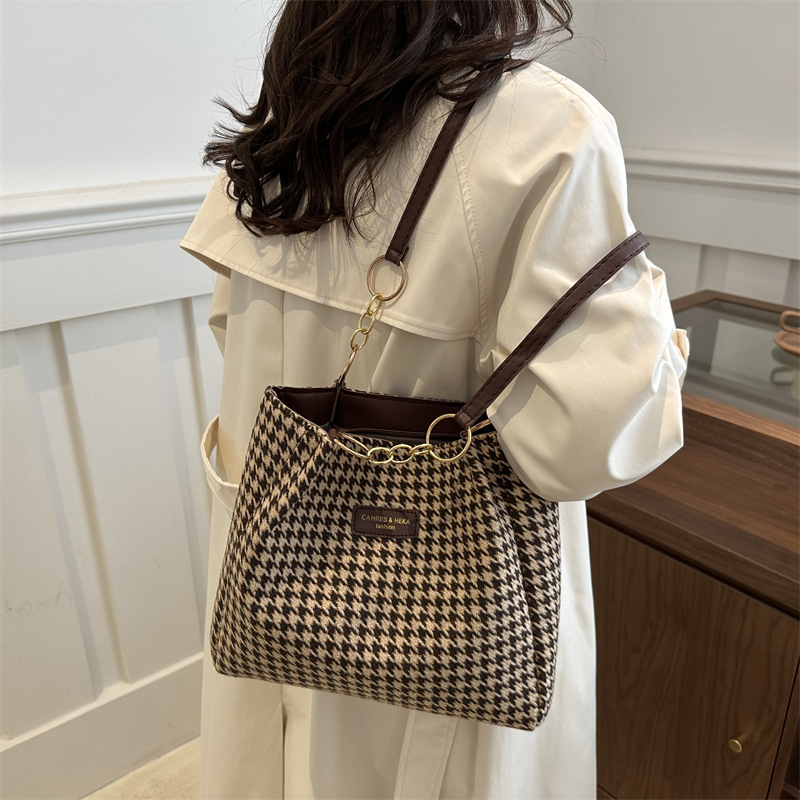 Bolsas retrógradas coreanas de mujeres 2024 otoño nuevo paquete de brazo de viaje de gran capacidad bolsas de hombro