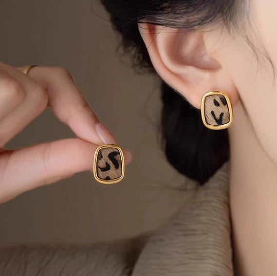 13# leopard print square earrings