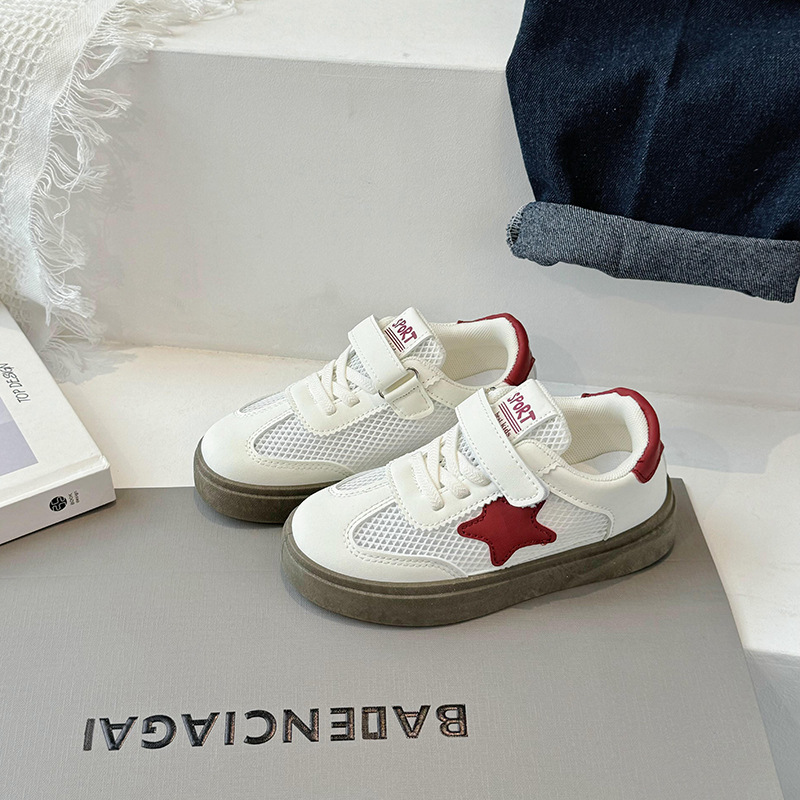 Zapatos de malla de niñas transpirables 2026 primavera y otoño nuevos zapatos de moda para niños pequeños blancos de altura baja zapatos de skate