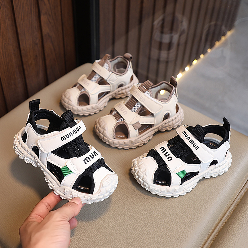 Children's breathable comfortable footwear for boys