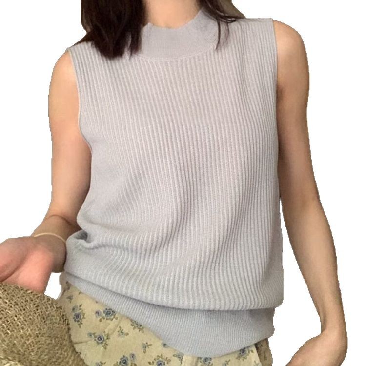 Knitted vest with a round collar sleevless