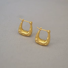 项链;耳环;耳钉