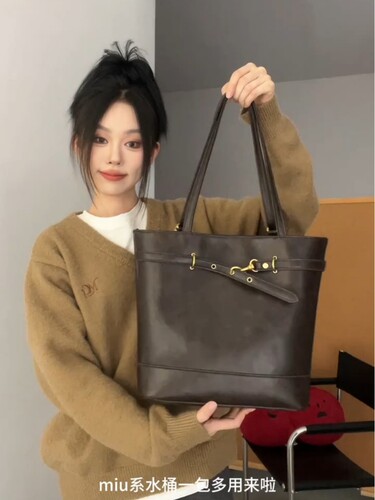 Retro backpack 2026 autumn and winter new fashionable Korean niche tote bag all-match large-capacity shoulder bag