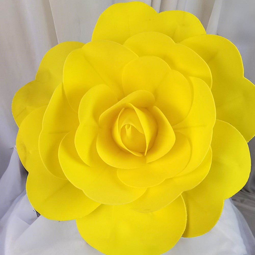 Decoración de pared con flores artificiales grandes con rosas de PE de base plana para escaparates, bodas, eventos, artesanías a gran escala y paisajismo de escaparates.