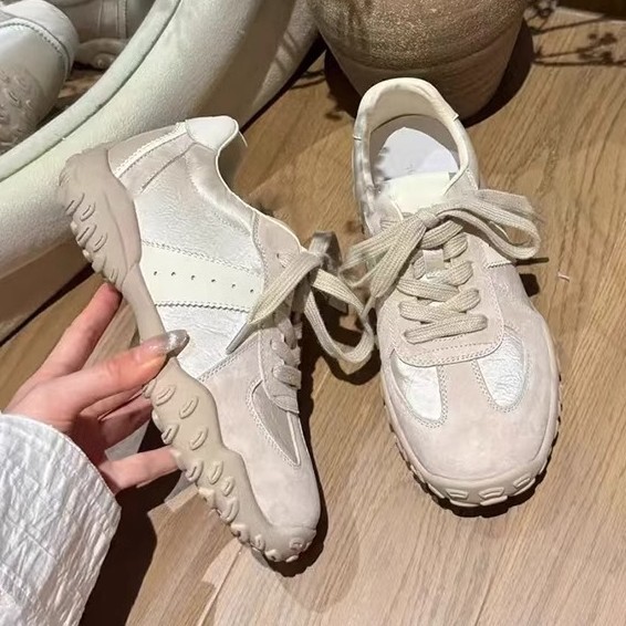 Universal GAT shoes made of soft leather with hidden heel with…