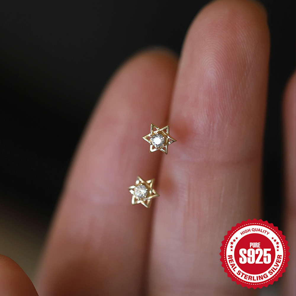 Pendientes de oro plateado de 14K S925 de venta caliente en Europa y América Mini estrella de diamante pequeño misterioso Pendientes de hueso de oreja de nicho japonés y coreano