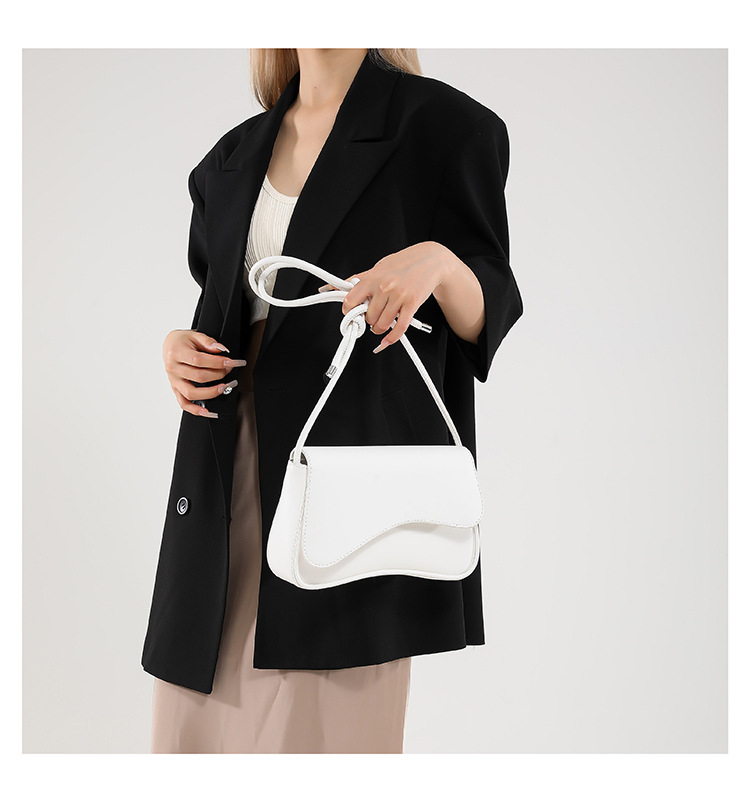 Underarm bag for women, new autumn 2024 fashion and niche design, single-shoulder crossbody bag, stylish and relaxed small square bag undefined