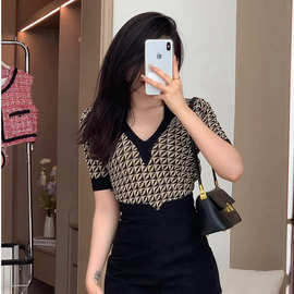 撞色棋盘格子修身时尚针织衫2025夏季新款v领显瘦复古短袖上衣女