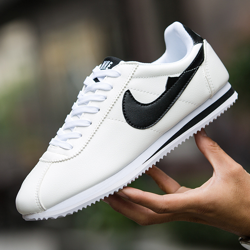 화이트와 블랙 825 가죽 모델