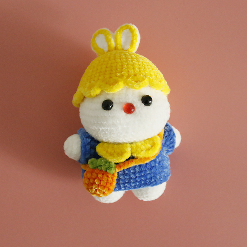 Súper lindo de dibujos animados muñeca tejida a mano exquisita lana ganchillo conejo colgante nuevos adornos hechos a mano producto terminado