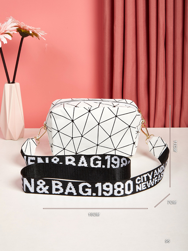 白色黑线 (9).jpg