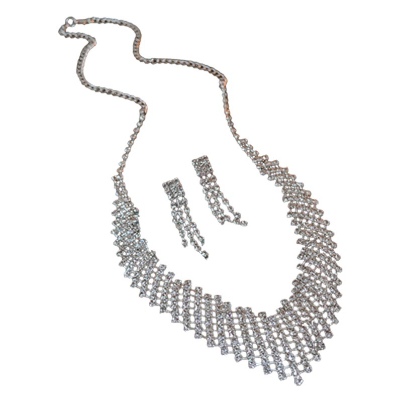 Diamante borla cena pendientes collar traje ligero de lujo de alto grado temperamento clavícula cadena nicho todo partido joyería al por mayor