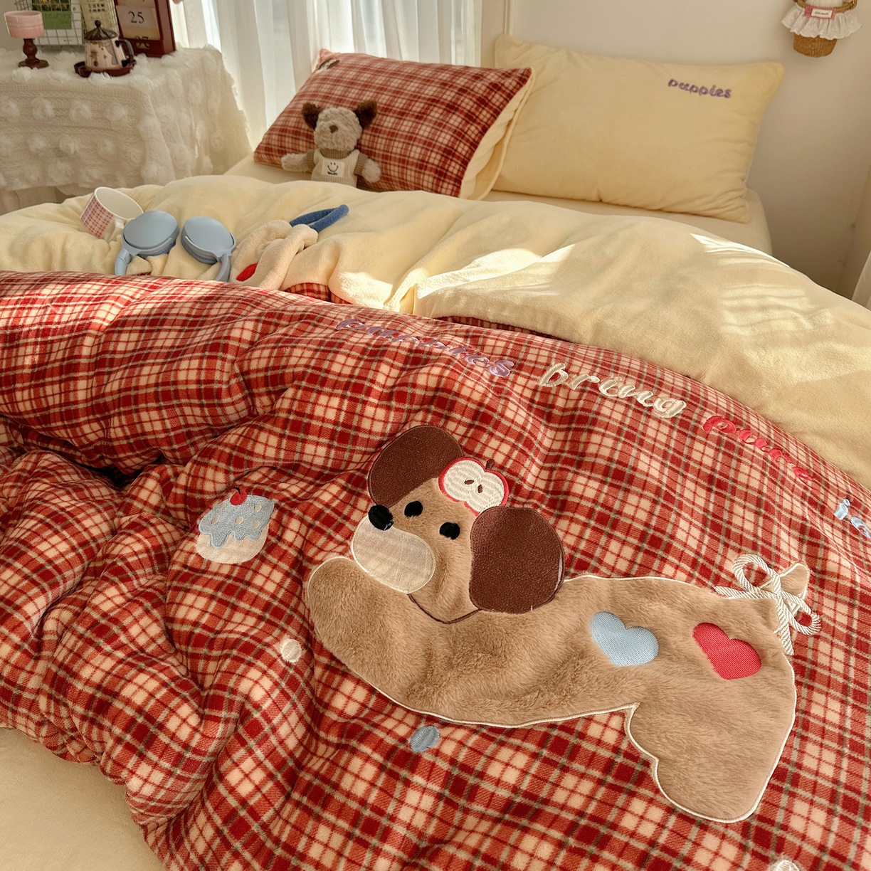 Nuevo conjunto de cuatro piezas de lana de leche de invierno engrosado toallas cálidas bordadas sábanas de dibujos animados cubierta de lana de coral tres piezas