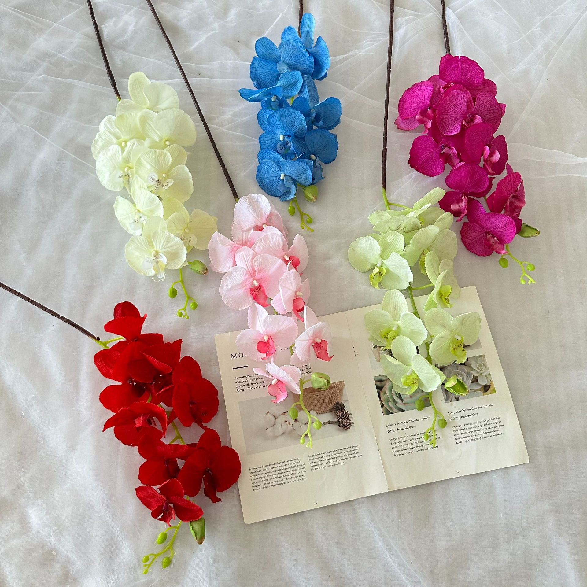 Los fabricantes suministran flores secas simuladas en la sala de estar, flores de jarrón, tela de pelo de ocho cabezas, plantas de simulación de Phalaenopsis, adornos de flores secas