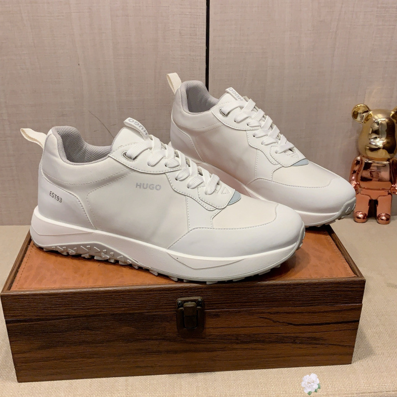 Demi-season trend sneakers for leisure