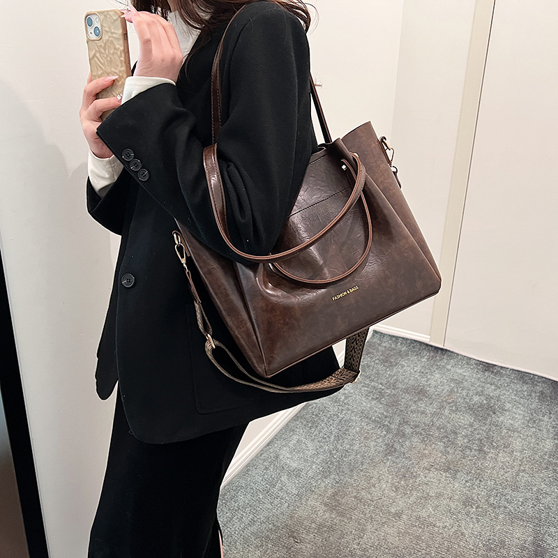 Borse da donna 2026 Nuovo modello Semplice Moda Borsa a tracolla grande capacità Vintage Tote_voghion.com