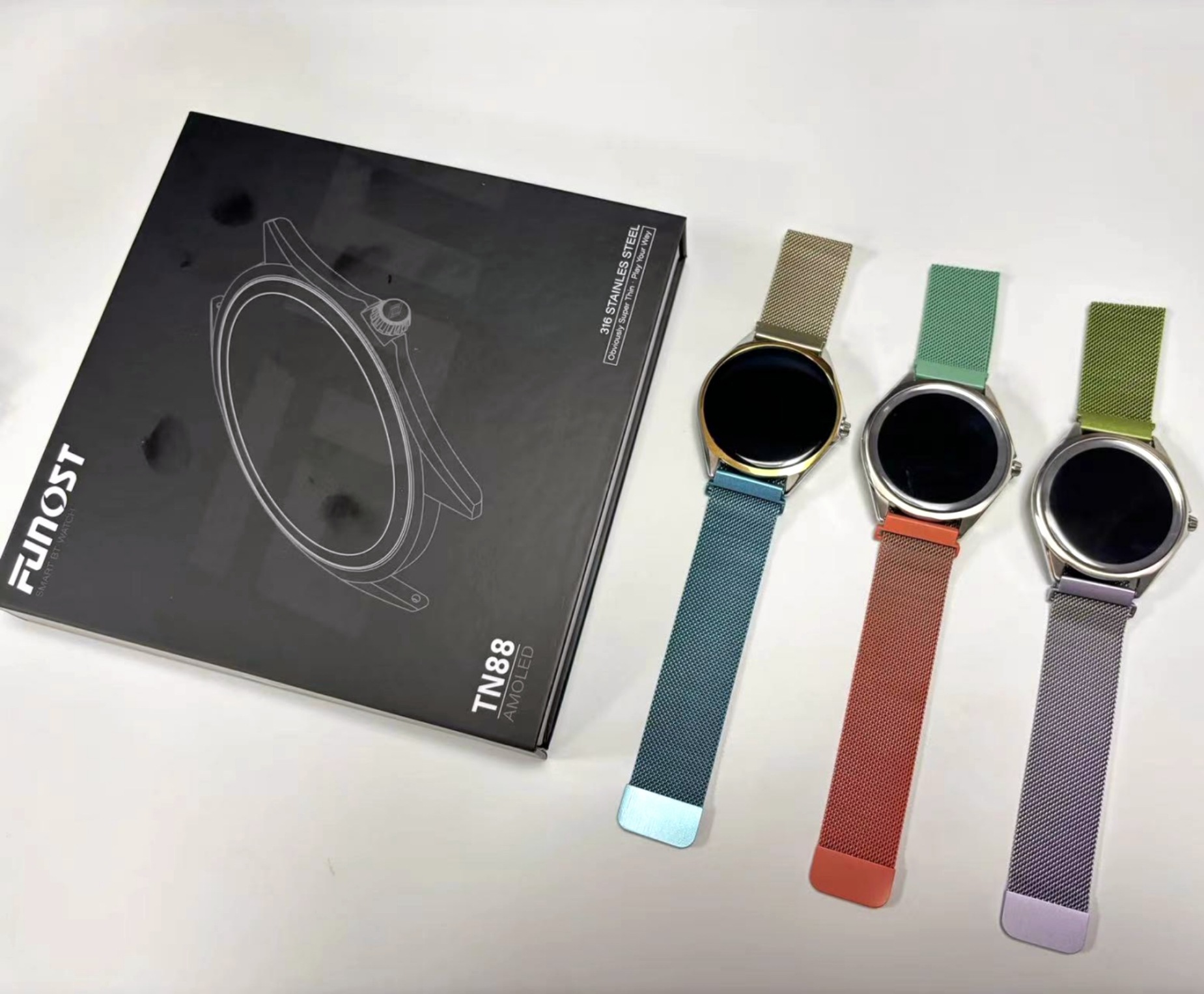 Smartwatch donna elegante con display amoled e cinturino in acciaio_voghion.com