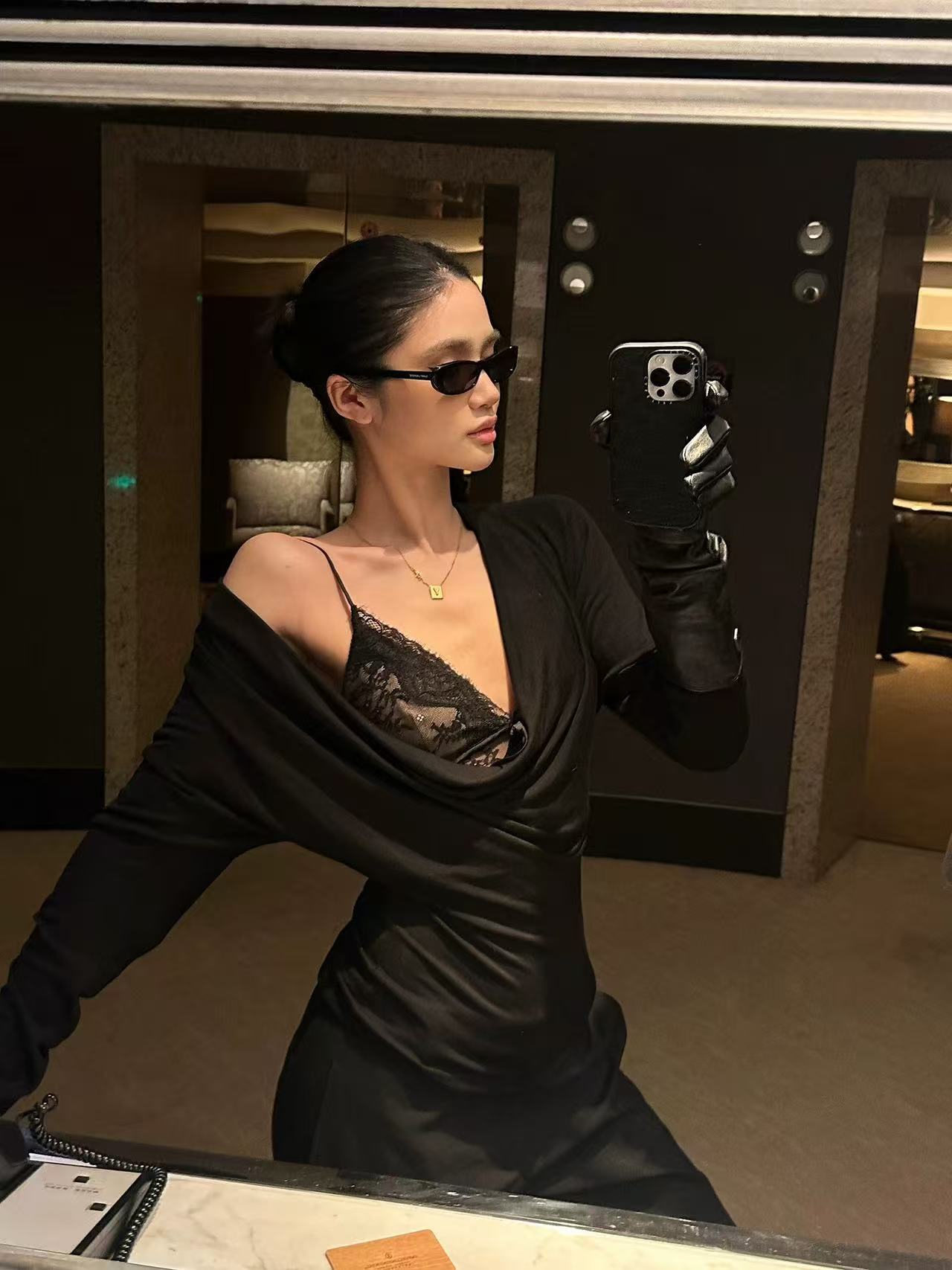Código pulsante negro camiseta de cuello swing femenina primavera delgada sexy real de dos piezas 2026 nuevo image 5