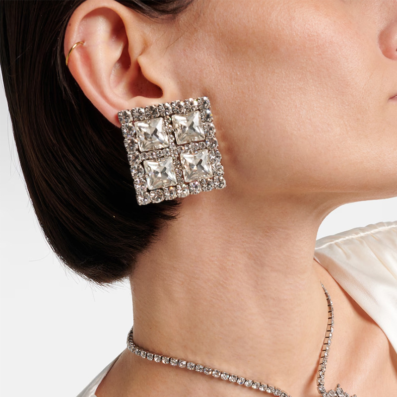 Nuevos clips cuadrados de orejas sin agujeros de orejas de diamante de agua en Europa y América exagerados accesorios aretes de mujer