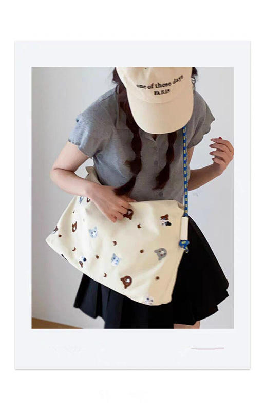 Hochwertige Tragetasche mit japanischer Katzenstickerei 2024, neue, künstlerische, süße, tragbare Schulter- und Umhängetasche aus Canvas_voghion.com