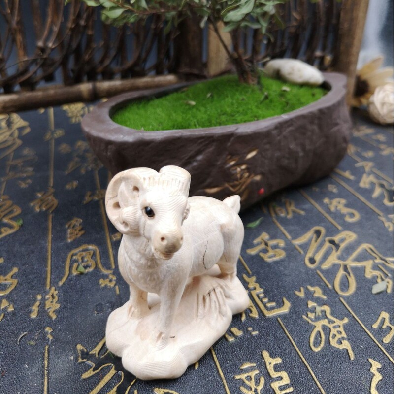 桃木彫刻十二生肖の手の工芸品は桃木の手の木の観光地区の観光工芸品を並べます。|undefined