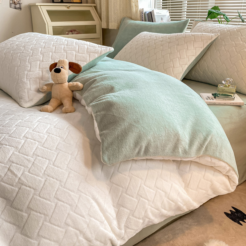 Nueva cubierta de edredón de terciopelo tallado de 1,5 metros cubierta de edredón de 1,8 metros cubierta de edredón de dormitorio de estudiantes cubierta de edredón de terciopelo de leche
