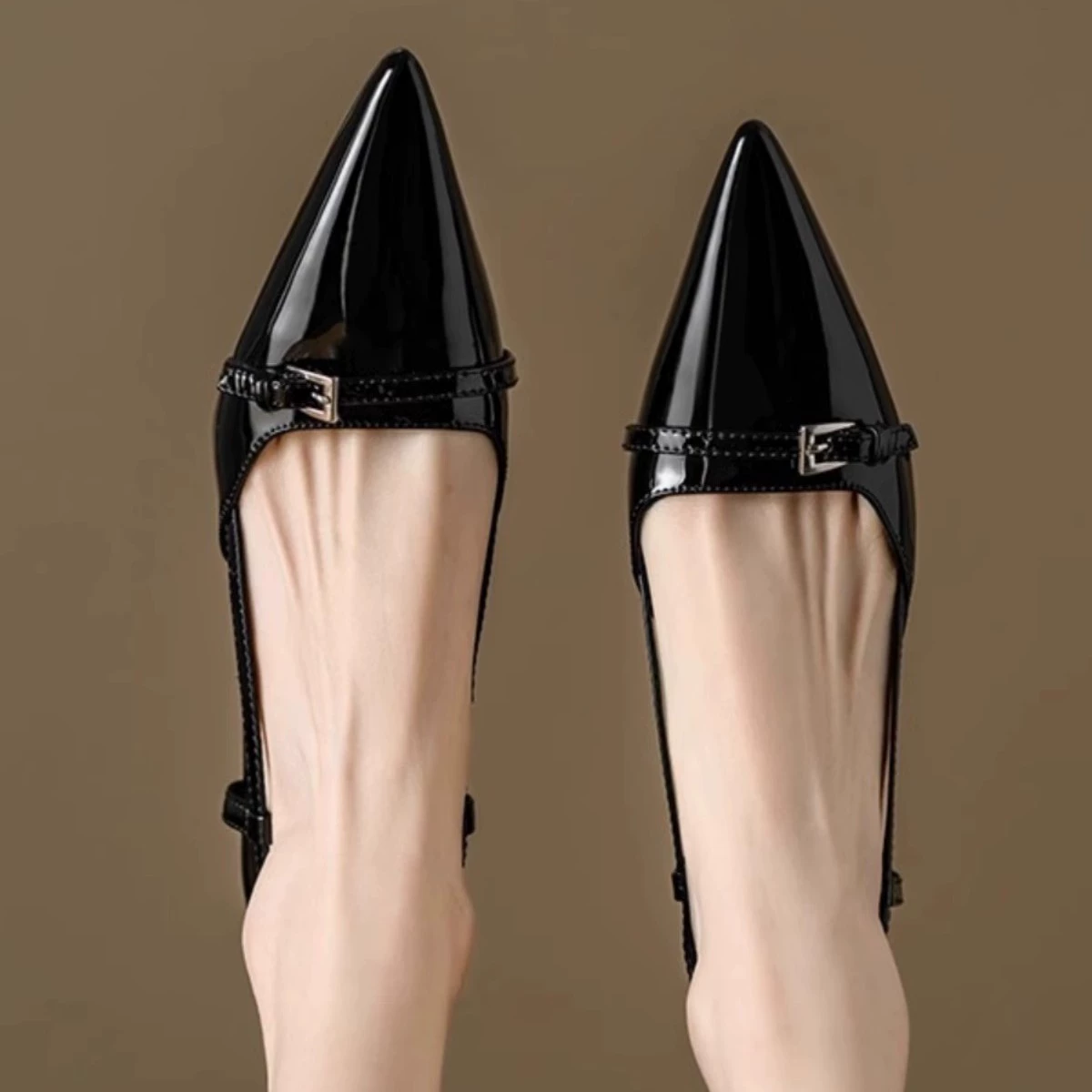 Женские сандалии на ремешке-заклепке с pointed-toe, в стиле французском, бордовый/черный, размеры 35–40