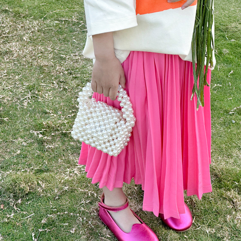 Bolsa de perlas portátil para niñas 2023 nueva pequeña princesa tejida a mano bolsa de mensajero bolsa de accesorios de cambio de bebé mini