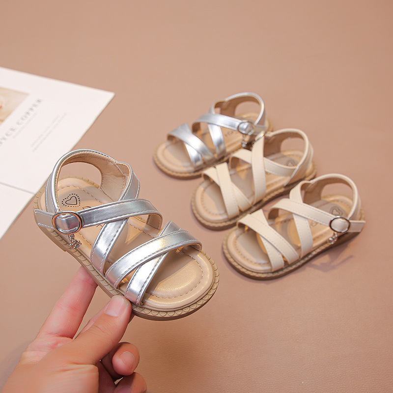 Popular girls' sandals 2026 summer new Korean style fashionable children's open-toe sandals versatile trendy sandals Popular girls' sandals 2026 summer new Korean style fashionable children's open-toe sandals versatile trendy sandals