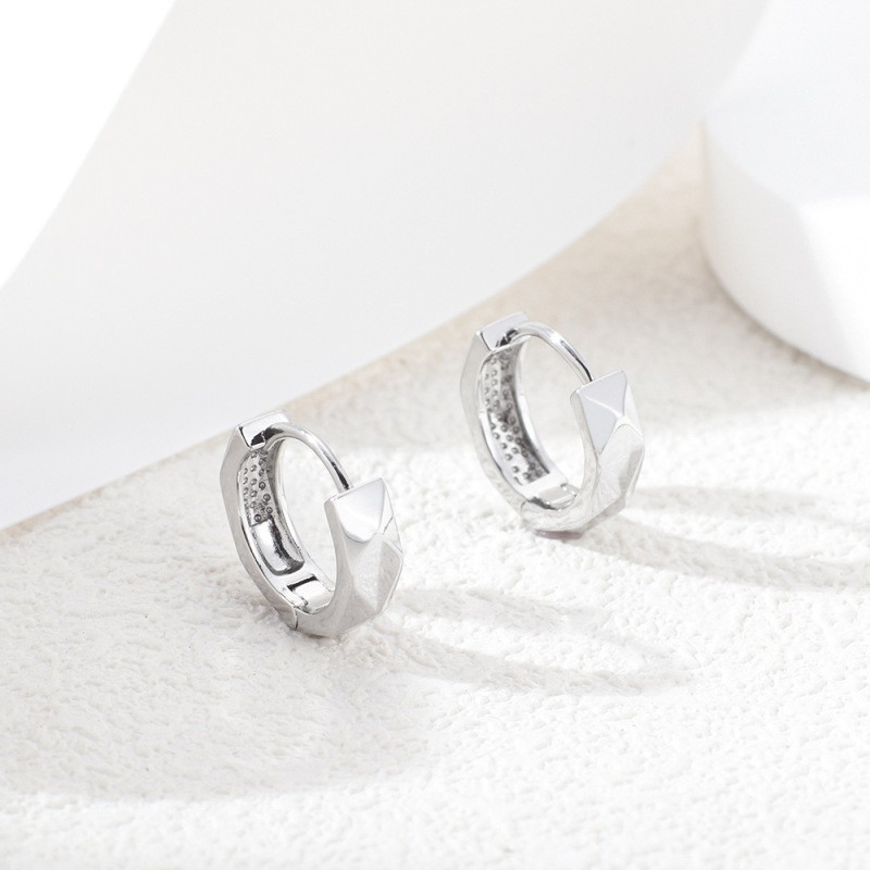 Pointed titanium steel lip stud product view