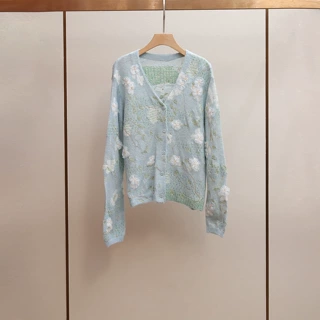 深圳南油高端女装春季新款百搭款气质花朵刺绣装饰宽松圆领针织衫