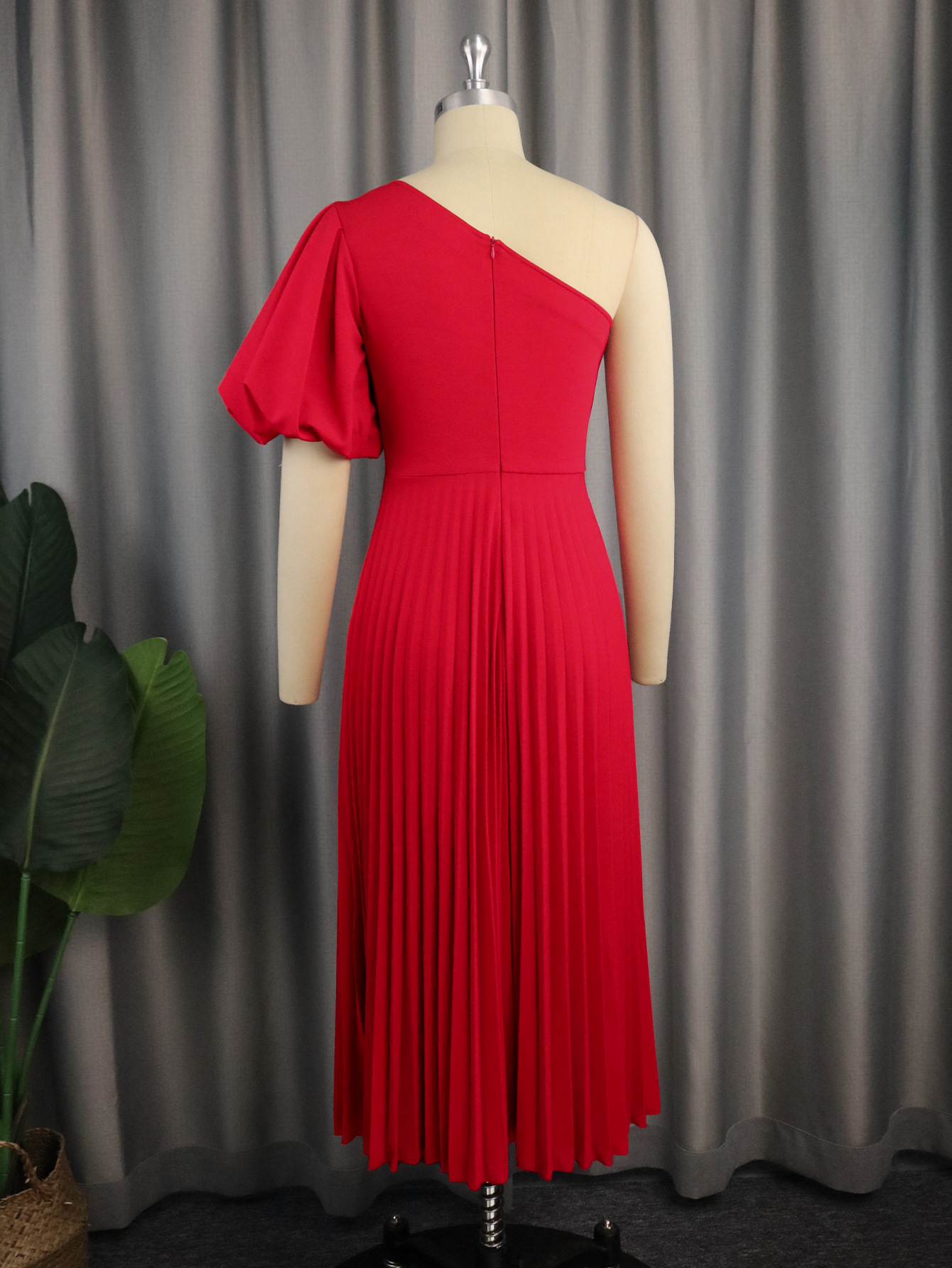 Vestido plisado informal de primavera Aomei con un solo hombro y cuello diagonal, ideal para salidas de primavera, vacaciones en la playa, con mangas abullonadas.