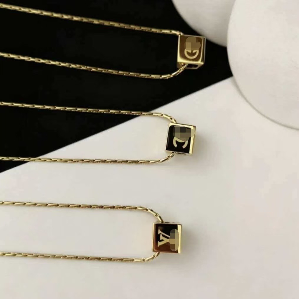 Minimalist Small Square Necklace with Unique Design, Light Luxury Titanium Steel Clavicle Chain, Trendy and Versatile Accessory