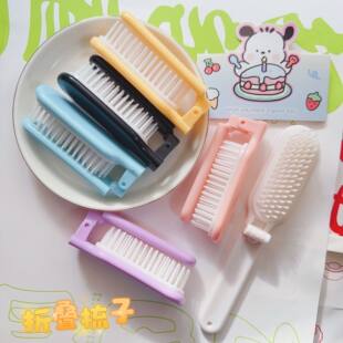 Cute handheld small plastic brush, soft heel
