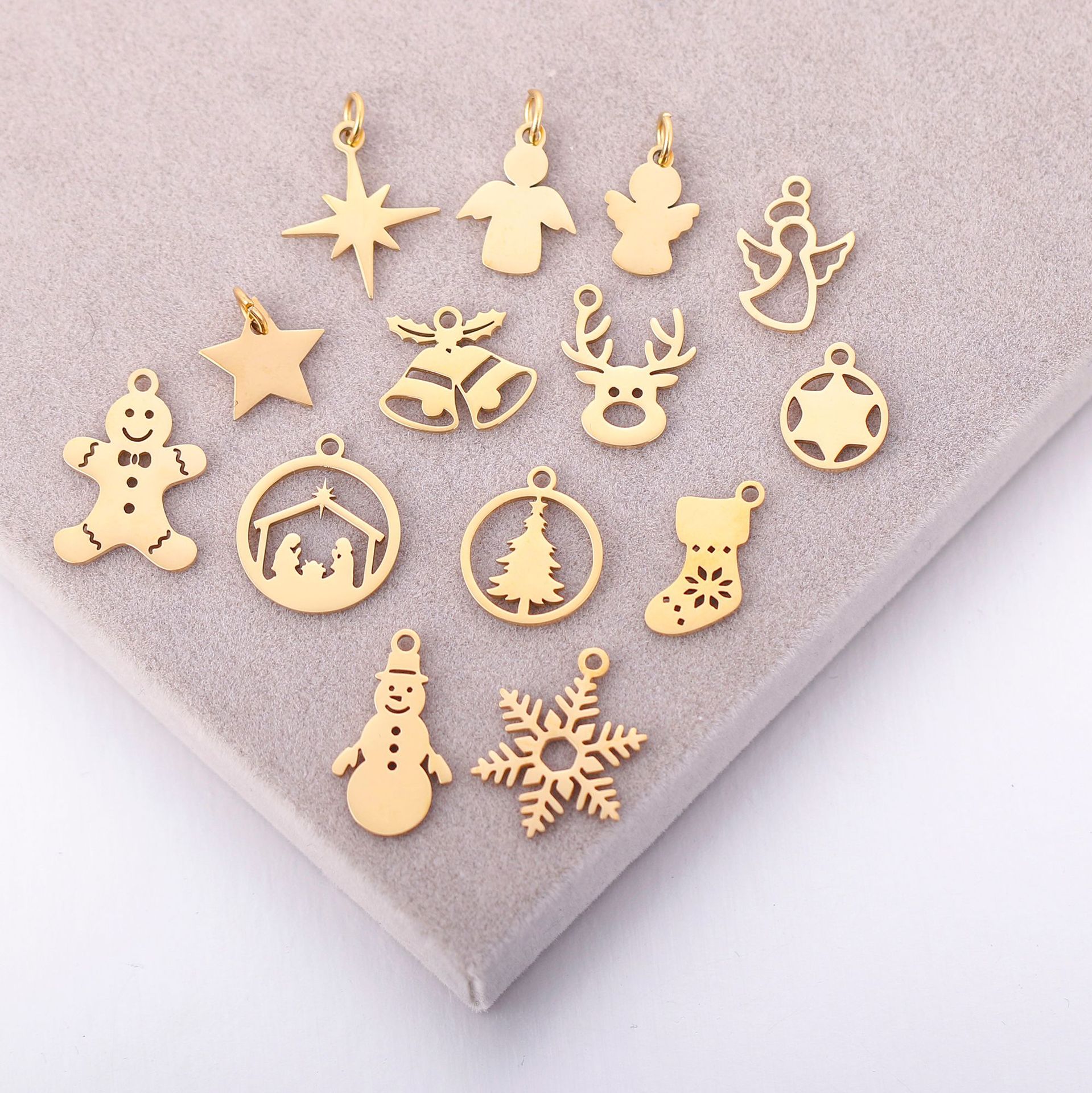 Christmas Festival 5 PCS/Package 13*16mm 14*19mm 304 Stainless Steel Christmas Tree Snowman Snowflake Pendant