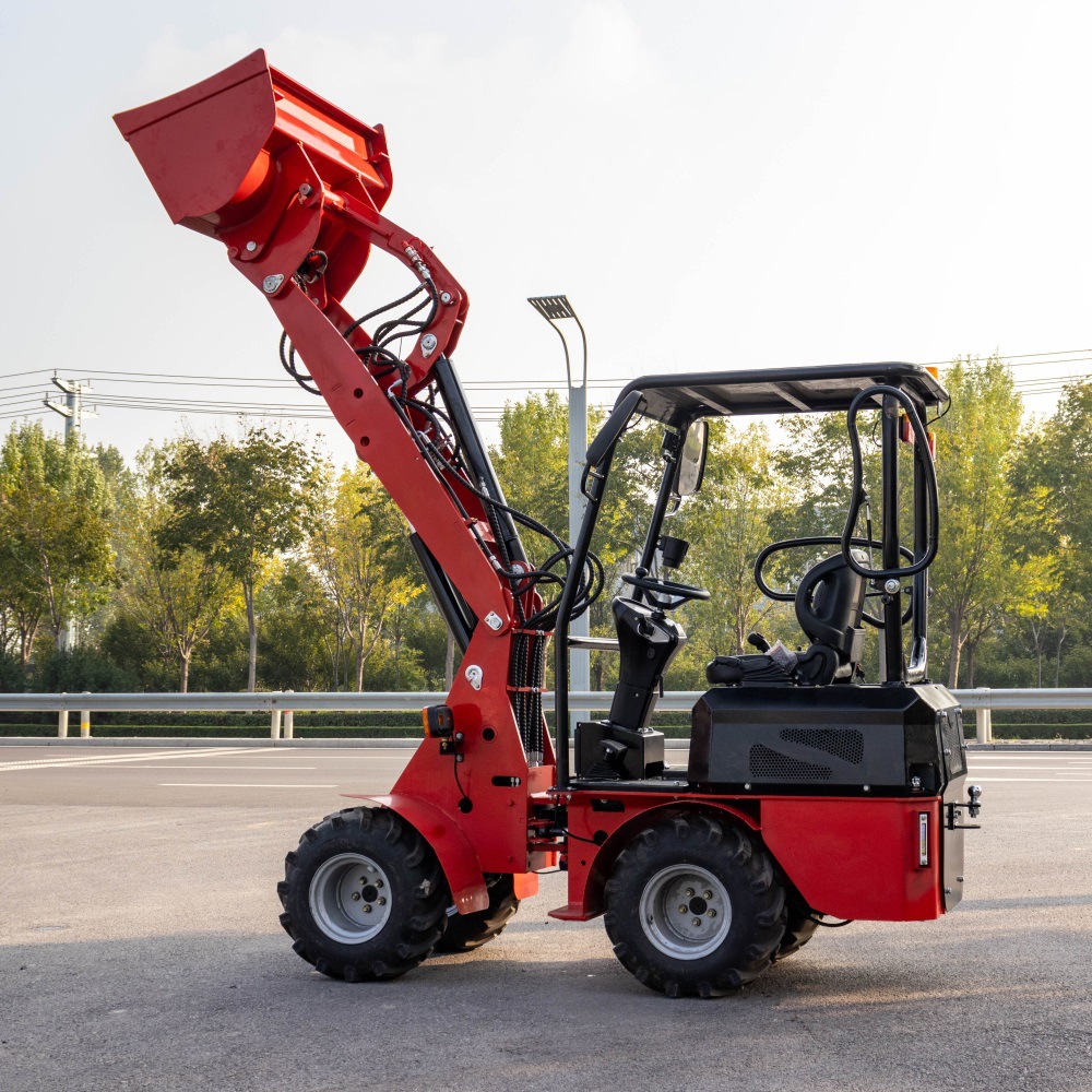 源头厂家直发座驾式滑移装载机 燃油式轮式铲运车 建筑工程小铲车