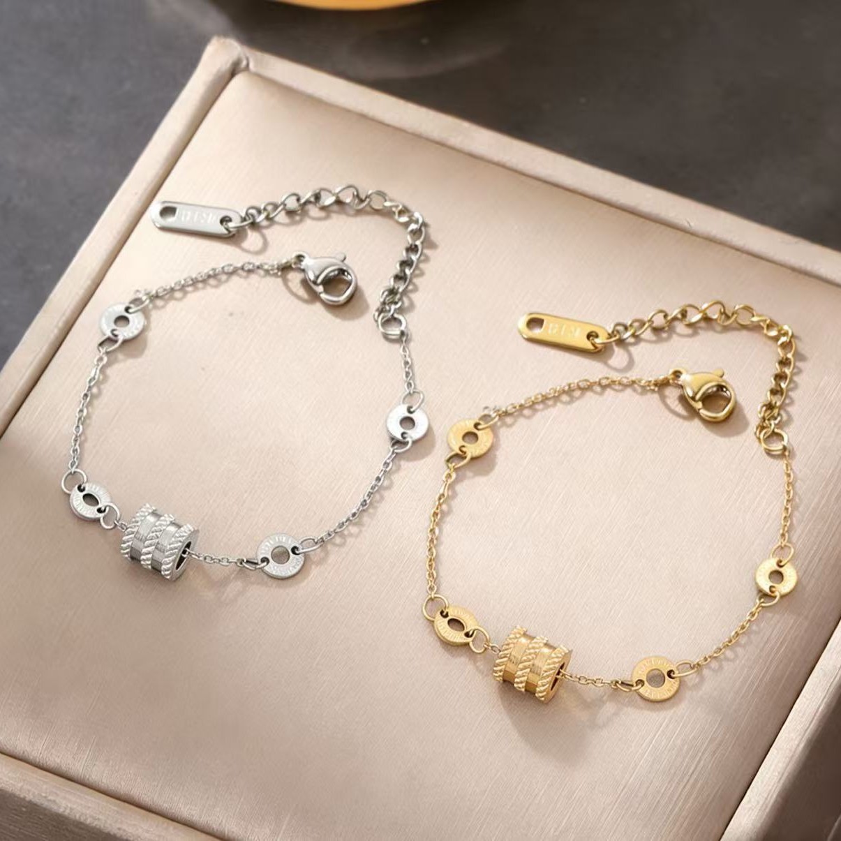 Golden Gloss Small Man Waist Titanium Steel Bracelet Women's Simple No Fading Internet Celebrity Fashion Bracelet Cold Style Niche Jewelry