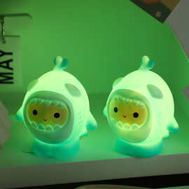 卡通蛋仔鱼创意鲸鱼发光摆件护眼卧室床头小夜灯柔光儿童发光玩具