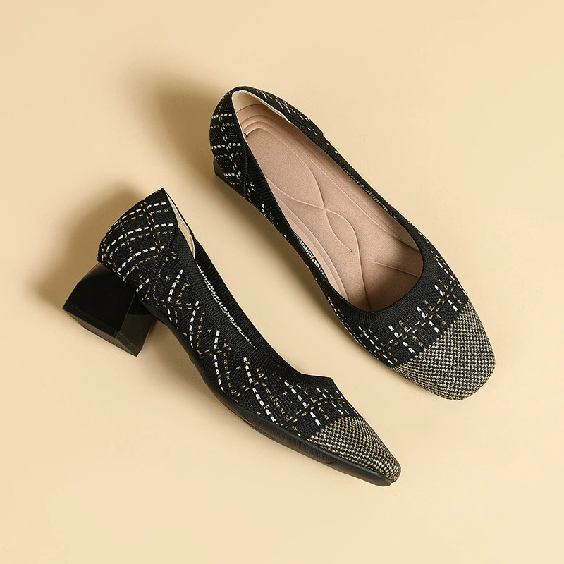 Золотистые туфли с цветовыми блоками, в новом стиле, вдохновленные Chanel, с квадратным носком, неглубоким вырезом, на массивном каблуке, средней высоты, из трикотажной ткани, в стиле «принцесса», повседневные, удобные, больших размеров.