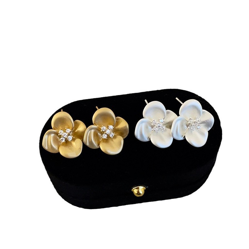 Matte cute sophisticated fashionable elegant earrings with zircon