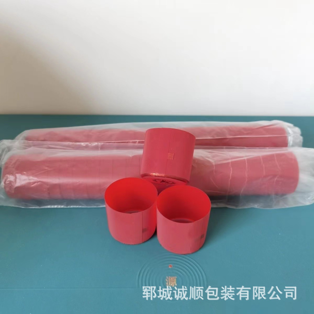 批发白酒通用红色热缩瓶盖封口膜塑封磨砂胶帽PVC横撕线封口膜