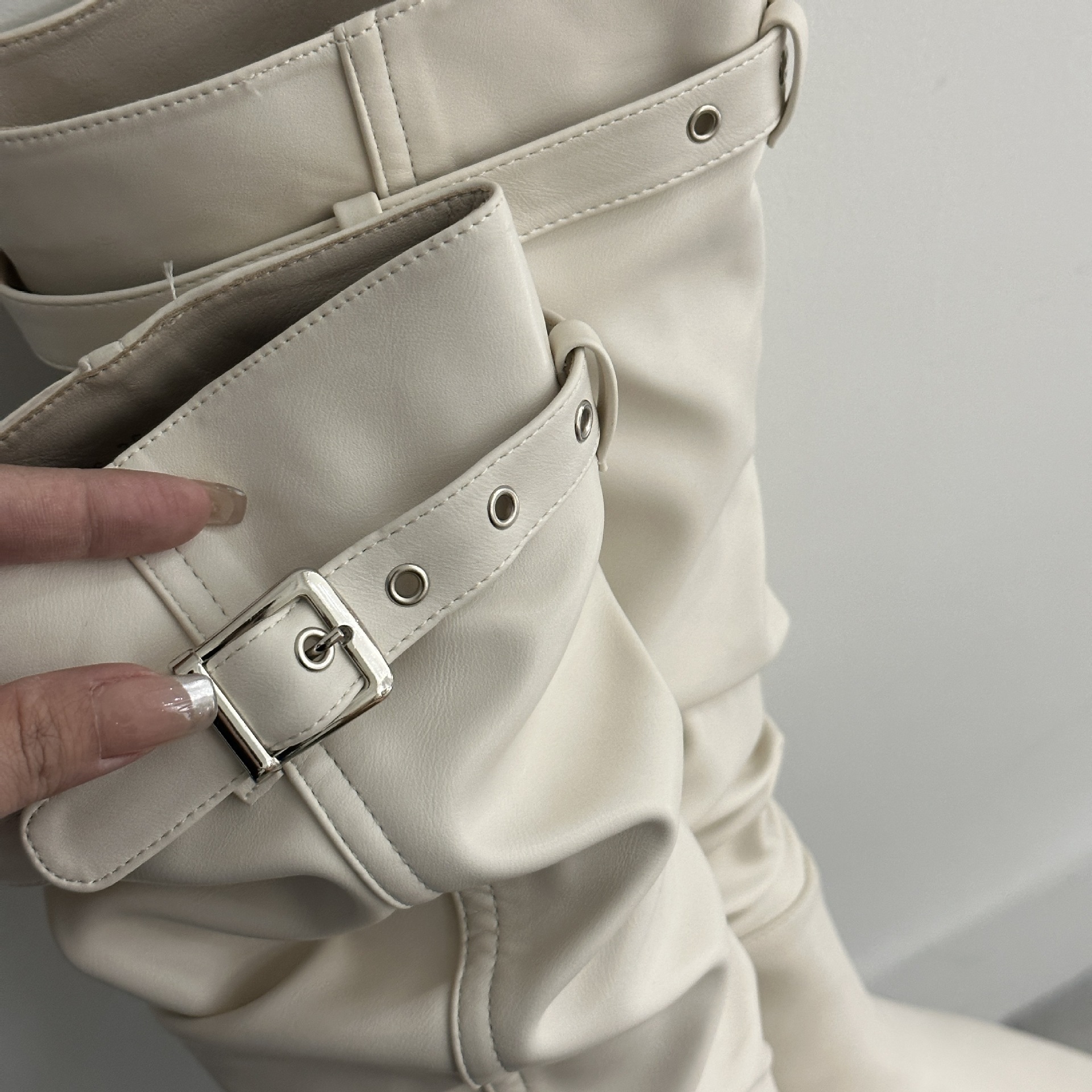 2024 Autumn And Winter New Belt Buckle Pointed Thin Heel Temperament Long Heels Look But Not Over The Knee High Slim_voghion.com