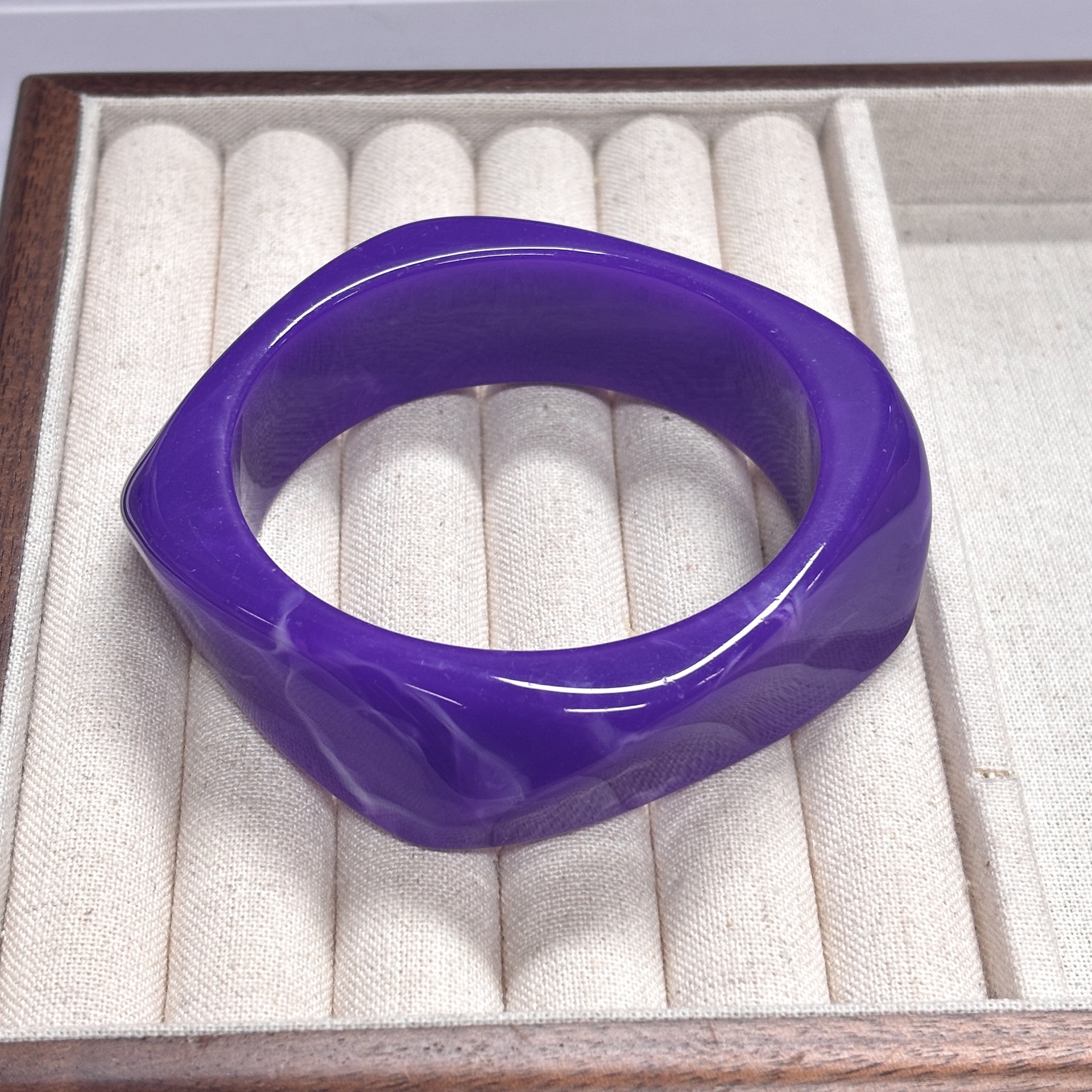 Diamond-shaped deep purple brushed--inner diameter 65, weight 53g