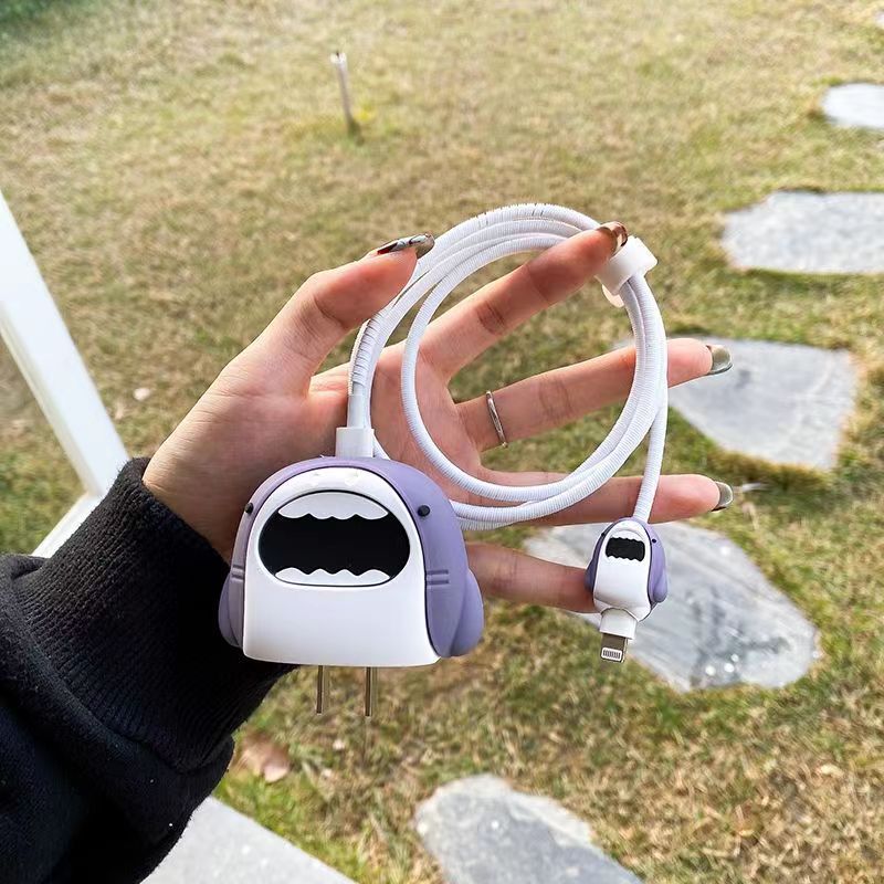 2023 nuevo cargador de dibujos animados cubierta protectora adecuada para Apple carga rápida cabeza 18/20W estándar europeo estándar americano aplicable