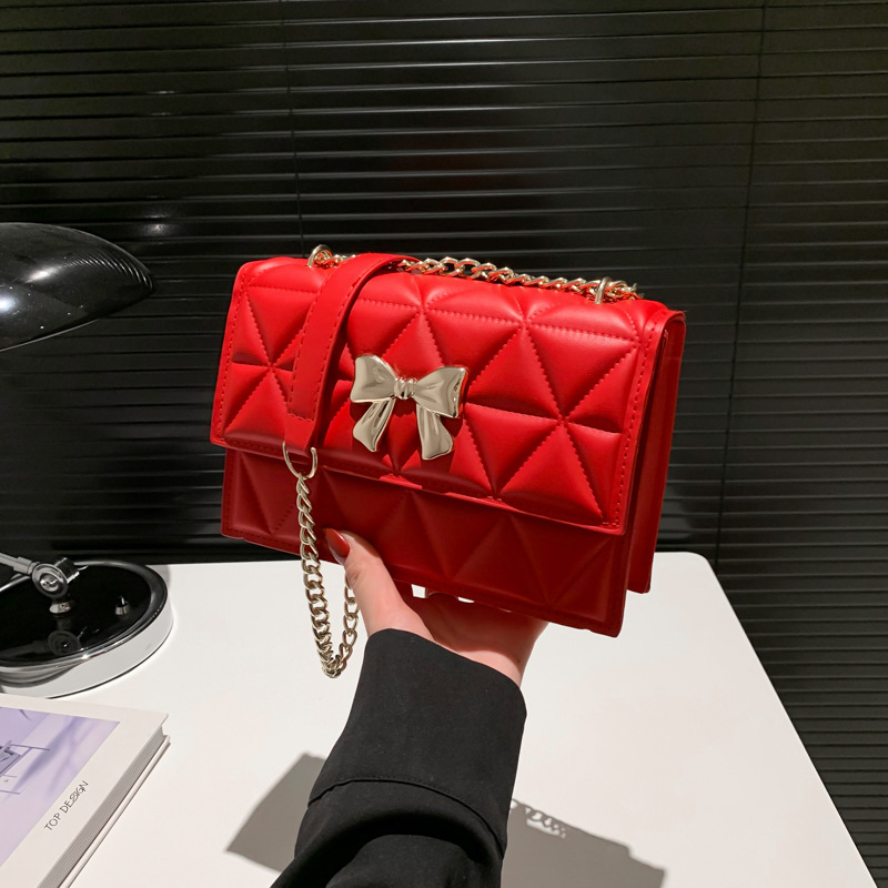 Bolso debajo de la axila de la cadena para mujeres 2024 primavera y verano nuevo estilo de estilo extranjero mariposa de cuadrícula de diamante un hombro bolso de tramo inclinado bolso pequeño