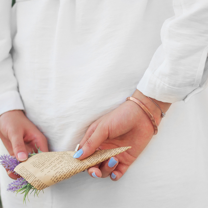 Pulsera de titanio de acero de los hombres Pulsera abierta simple europea y americana Triángulo de las mujeres rombo línea geométrica pulsera de la marca de moda joyería