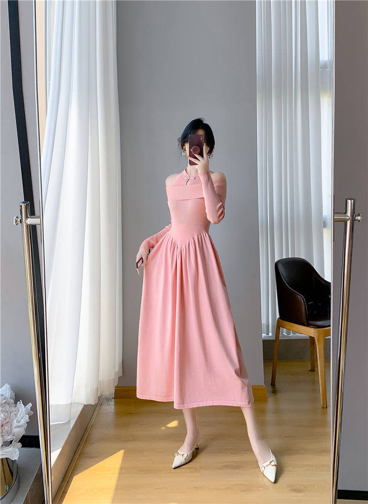 Collection automne/hiver 2024 : Cheongsam deux pièces de style chinois revisité, à porter avec un manteau et une robe en maille._voghion.com